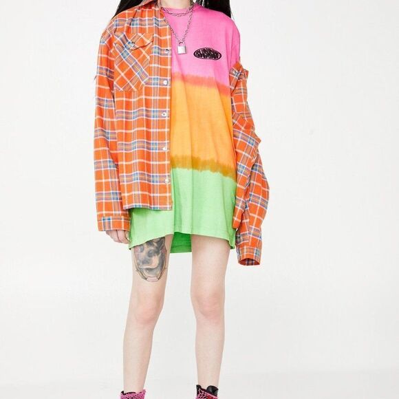 NWT UO Urban Outfitters Slushcult Slant Logo Tee Shirt M - Picture 3 of 3